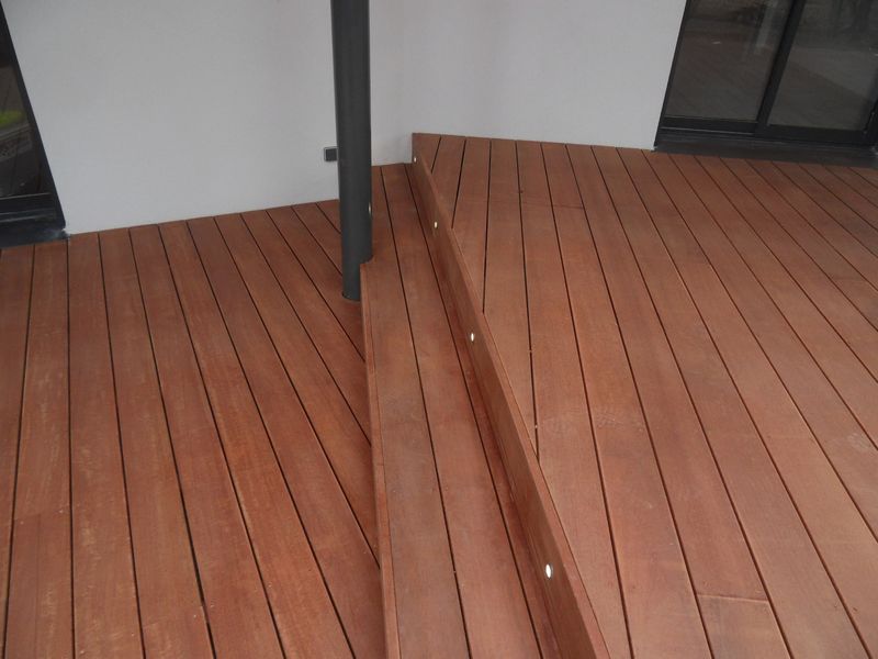 ESCALIER BOIS DANS LE VAR