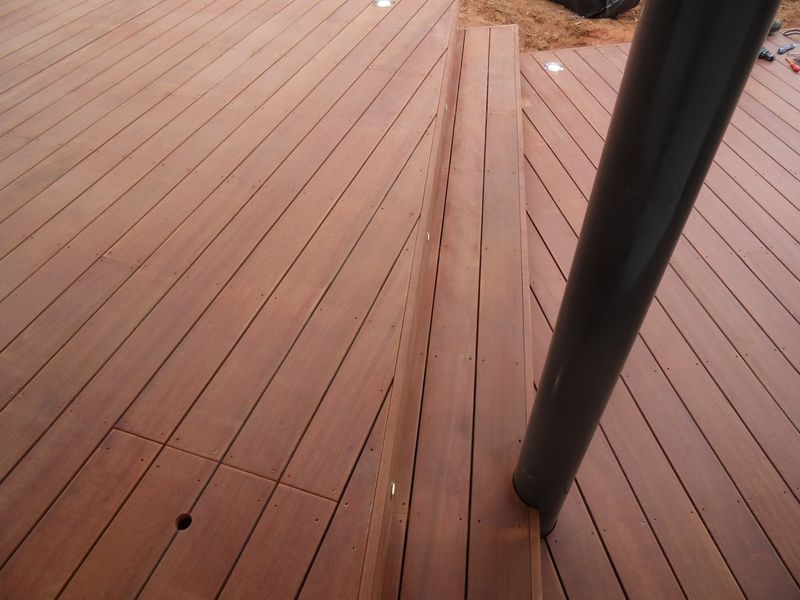 AMBIANCE BOIS DANS LE VAR