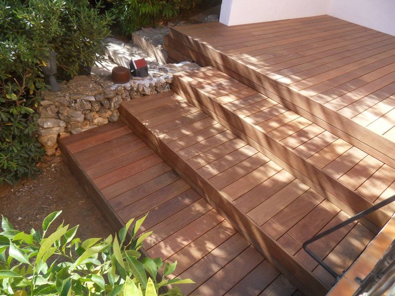 TERRASSE BOIS A SEILLONS DANS LE VAR