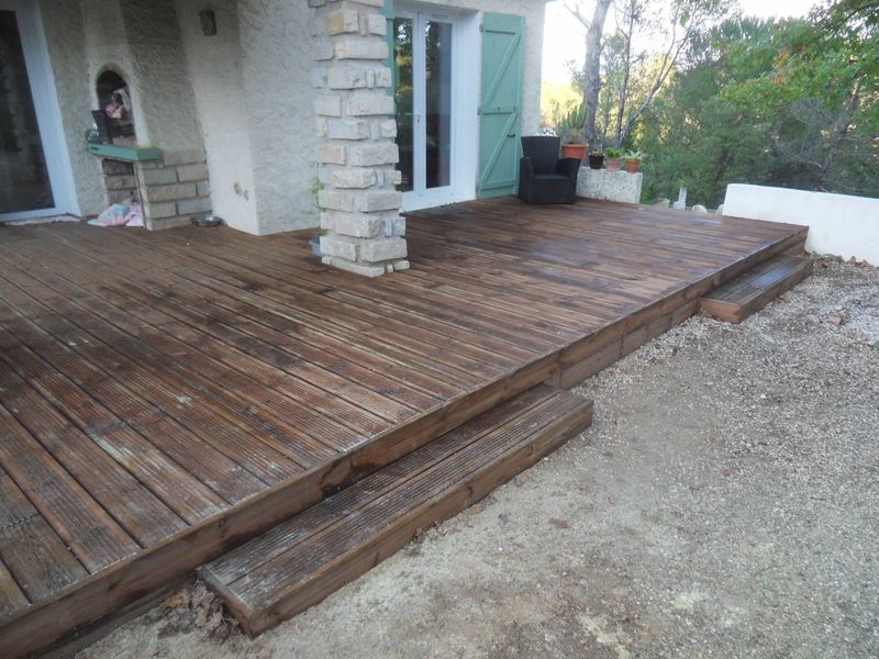 TERRASSE EN PIN AUTOCLAVE CLASSE IV A BRAS DANS LE VAR