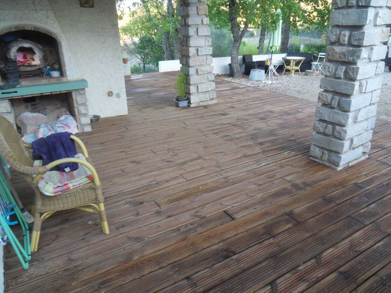 TERRASSE EN PIN AUTOCLAVE CLASSE IV A BRAS DANS LE VAR