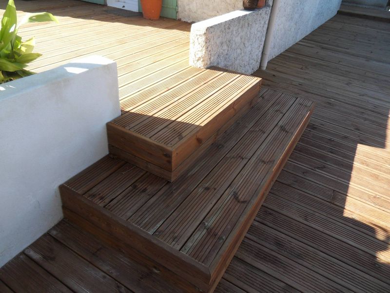 TERRASSE BOIS LAME PIN A BRAS A PROXIMITE DE BRIGNOLES