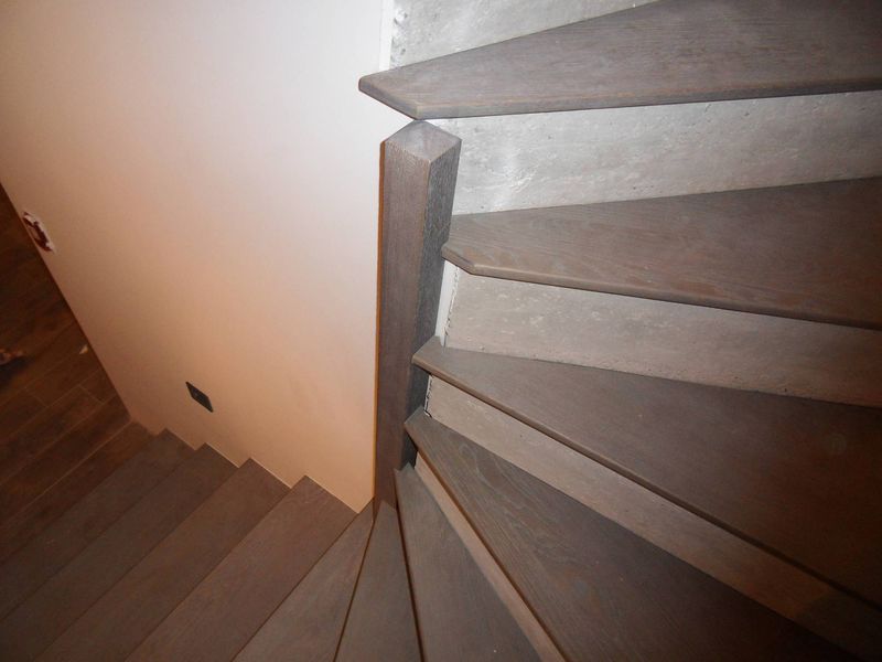 HABILLAGE ESCALIER EN CHENE A SAINT MAXIMIN DANS LE VAR