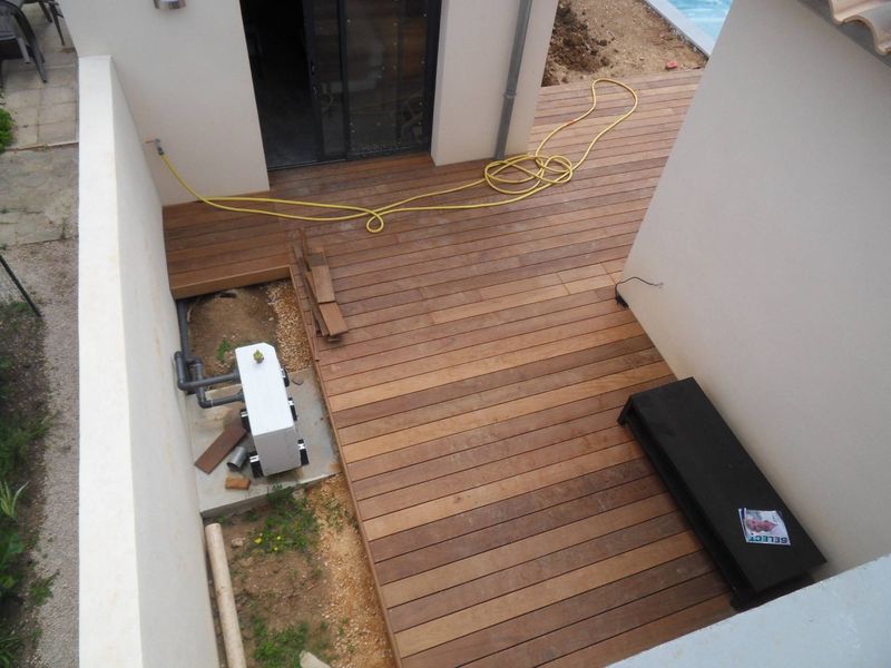 TERRASSE BOIS A TRETS PROCHE D'AIX EN PROVENCE