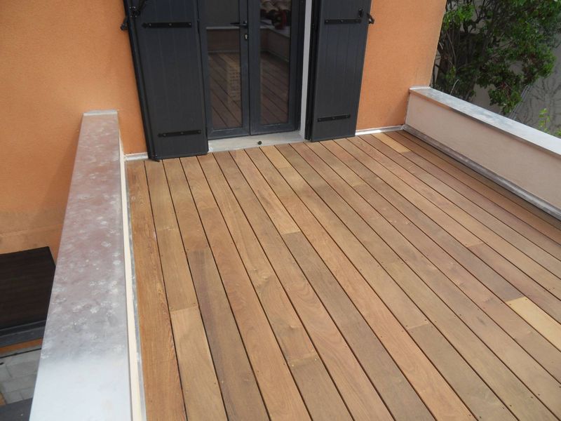 TERRASSE BOIS A TRETS PROCHE D'AIX EN PROVENCE