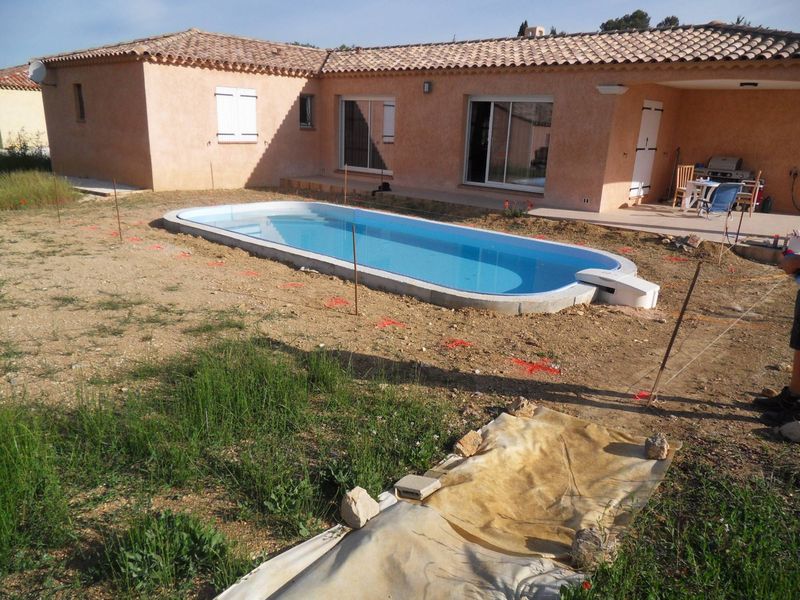 ENTOURAGE DE PISCINE SOLE INSTABLE A BRIGNOLES 