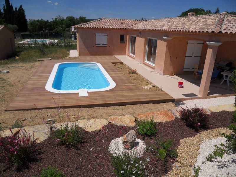 ENTOURAGE DE PISCINE A CAMPS LA SOURCE PRES DE BRIGNOLES