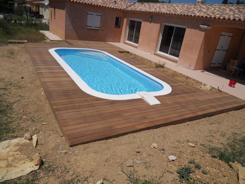 PLAGE DE PISCINE DANS LE VAR 