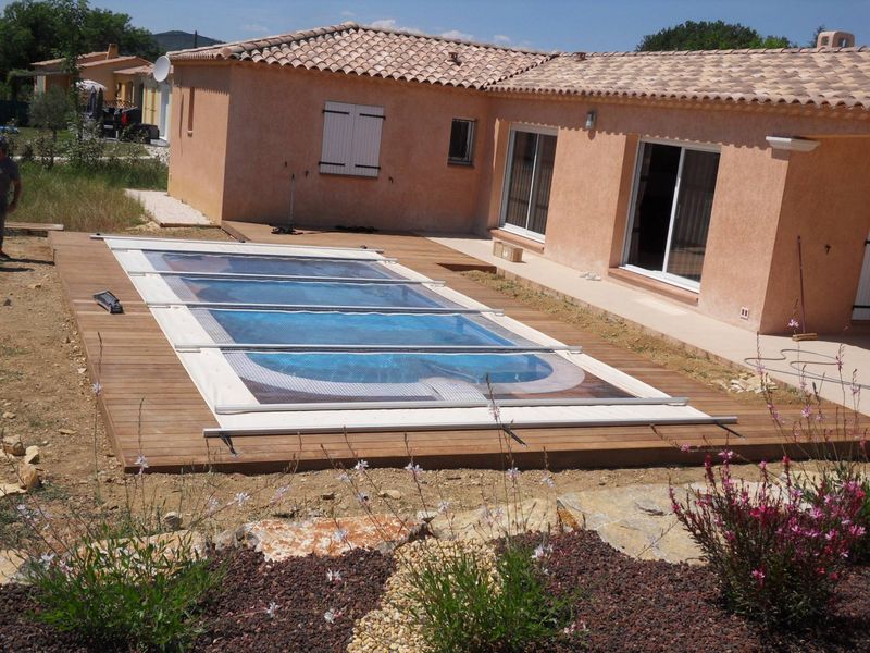 PLAGE DE PISCINE A BRIGNOLES A PROXIMITE DE CAMPS LA SOURCE