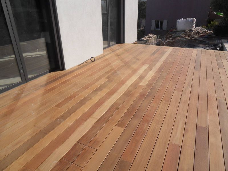 TERRASSE BOIS LAME IPE A PIERREFEU DANS LE VAR