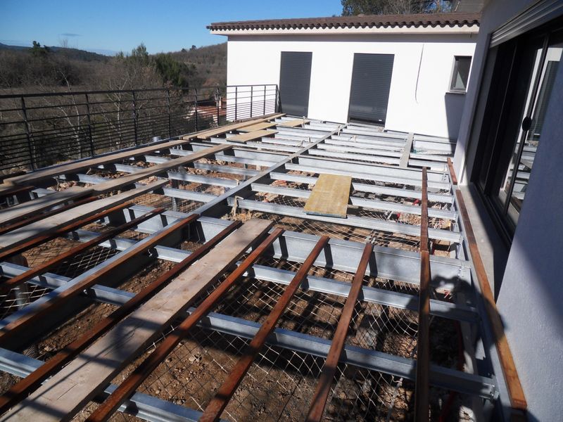 TERRASSE SUR STRUCTURE GALVANISEE