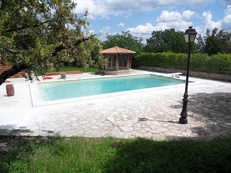 TERRASSE SUR VIEILLE PIERRE